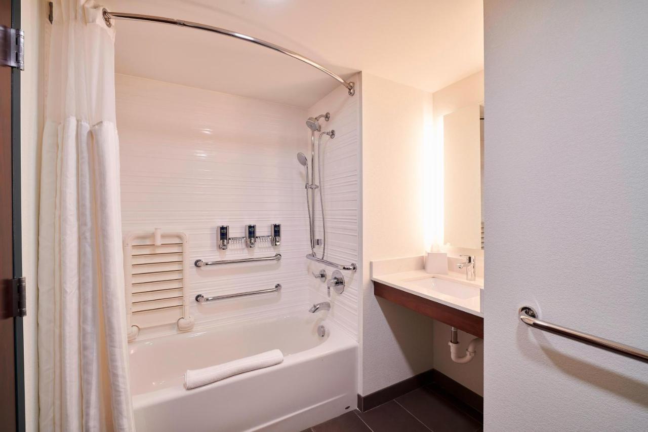 Four Points By Sheraton Cleveland-eastlake Hotel 4*