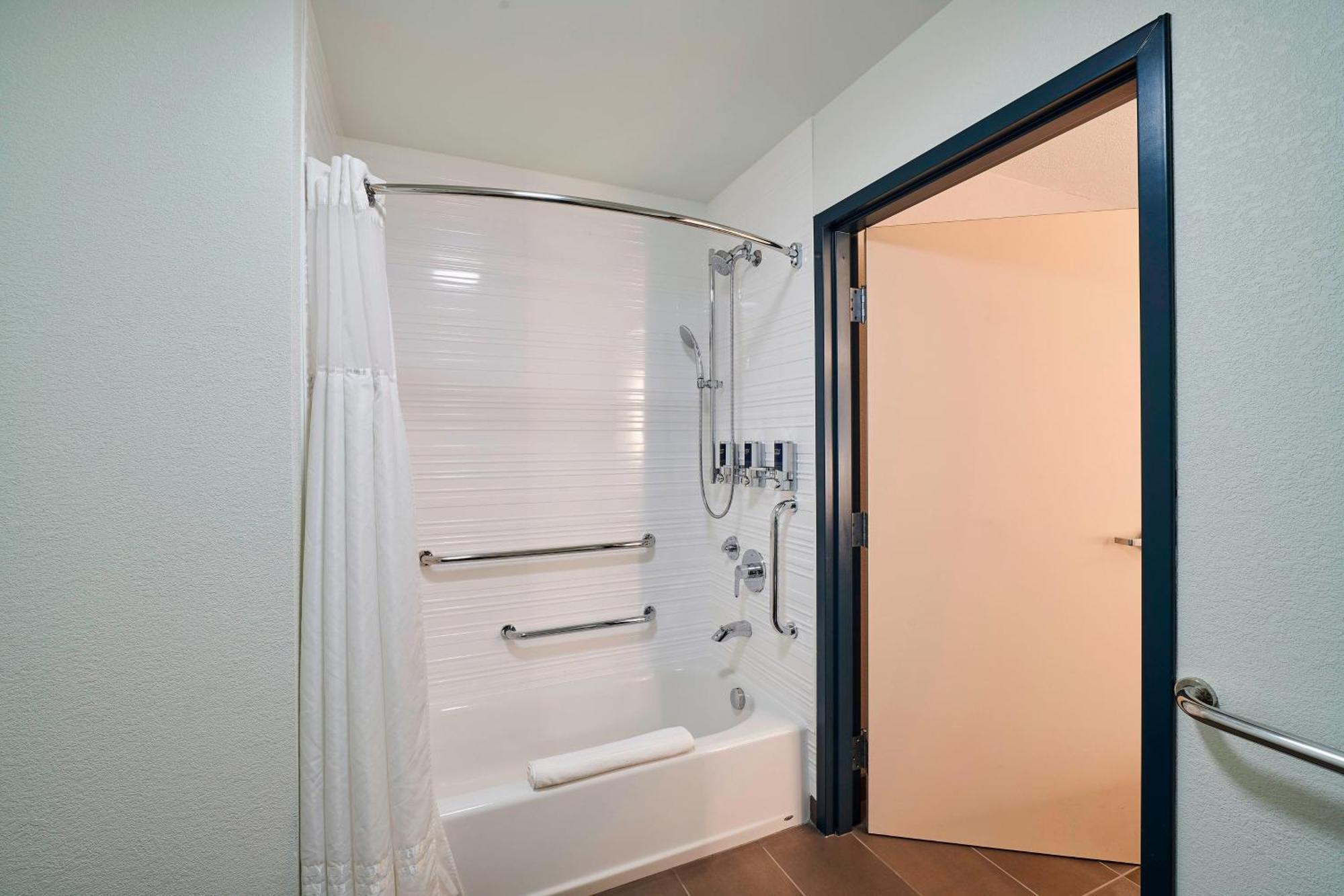 Four Points By Sheraton Cleveland-eastlake Hotel 4*