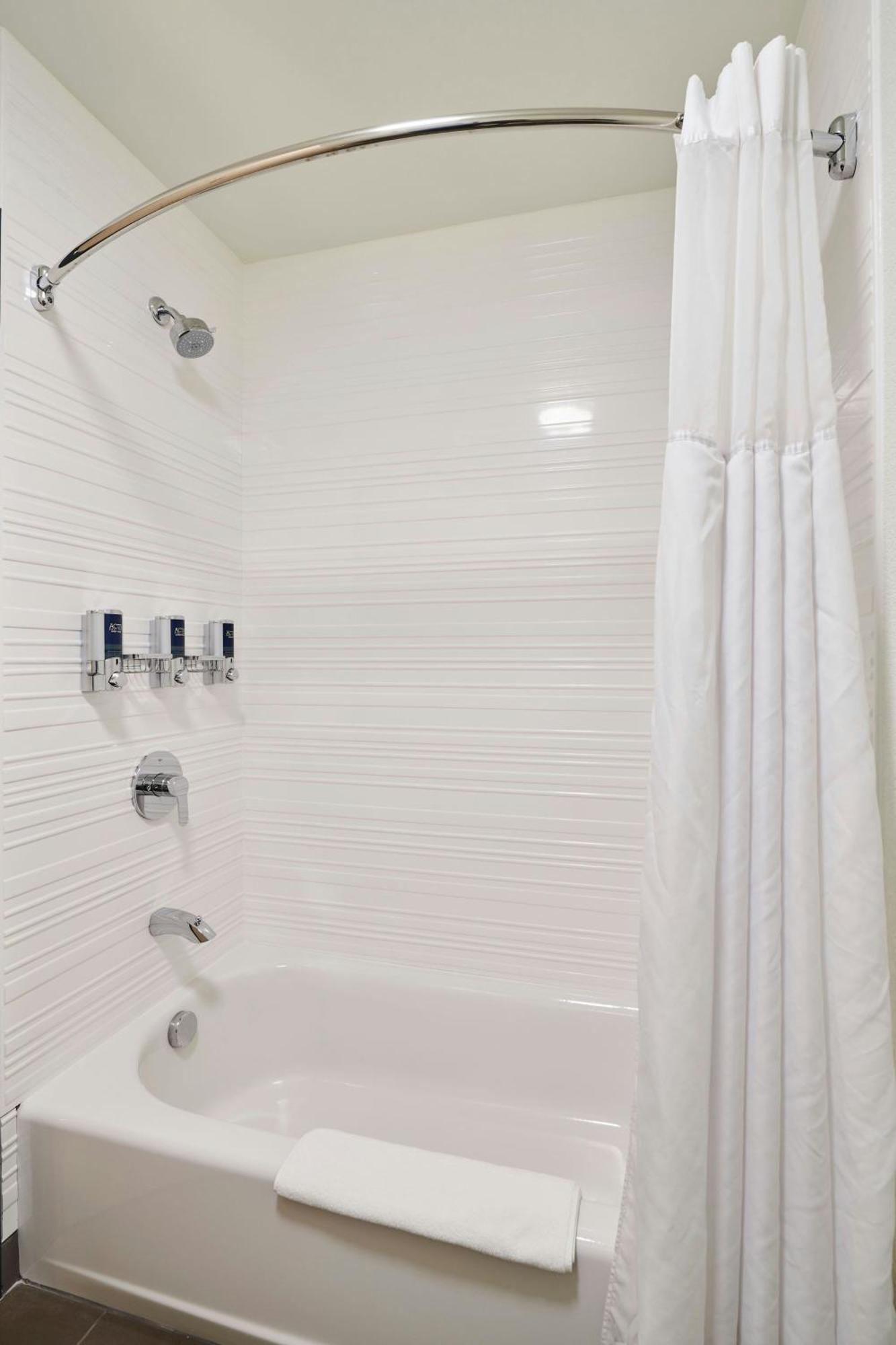 Hotel Four Points By Sheraton Cleveland-eastlake 4*