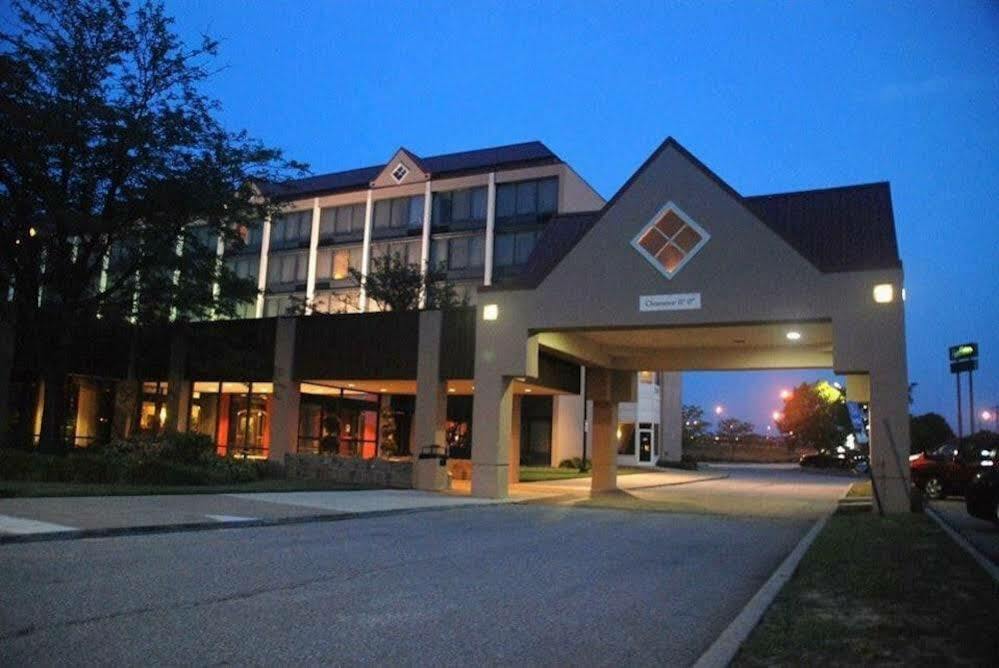 Hotel Four Points By Sheraton Cleveland-eastlake 4*